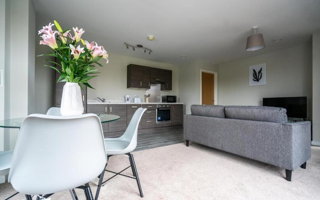 Adelphi Wharf Luxury Apartments Манчестър Екстериор снимка