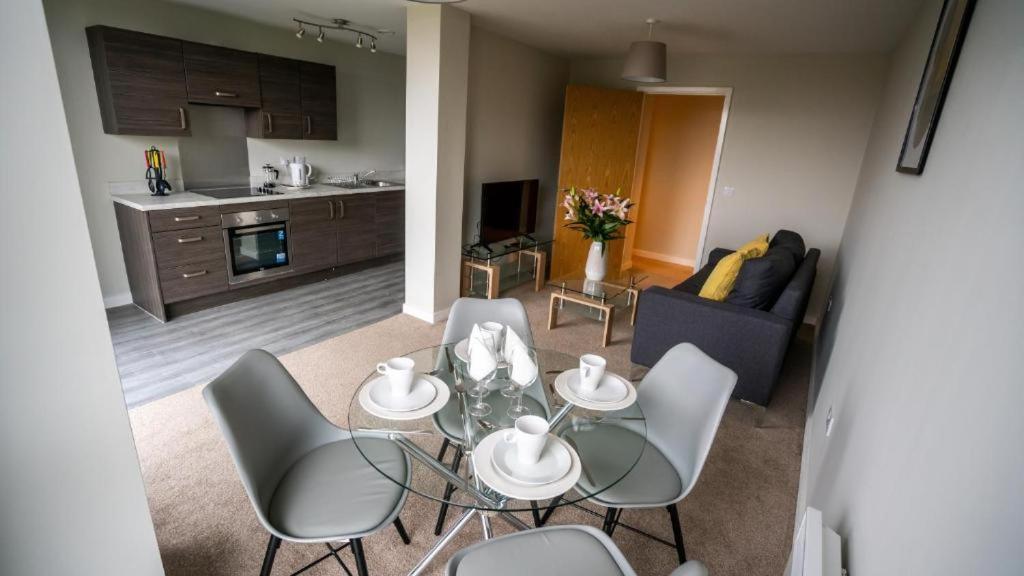 Adelphi Wharf Luxury Apartments Манчестър Екстериор снимка