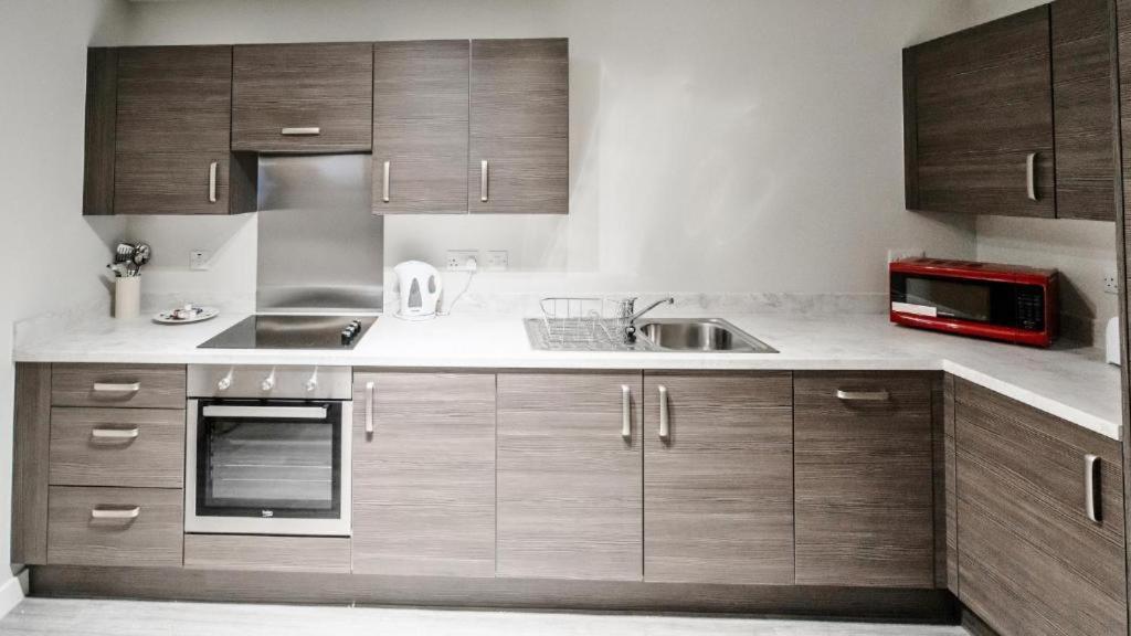 Adelphi Wharf Luxury Apartments Манчестър Екстериор снимка