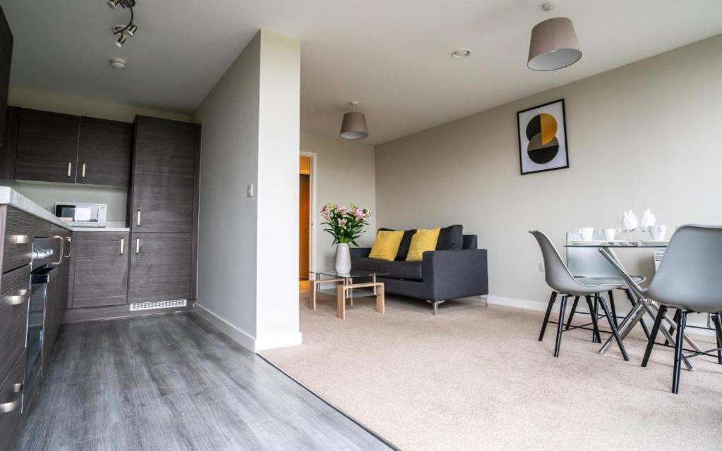 Adelphi Wharf Luxury Apartments Манчестър Екстериор снимка