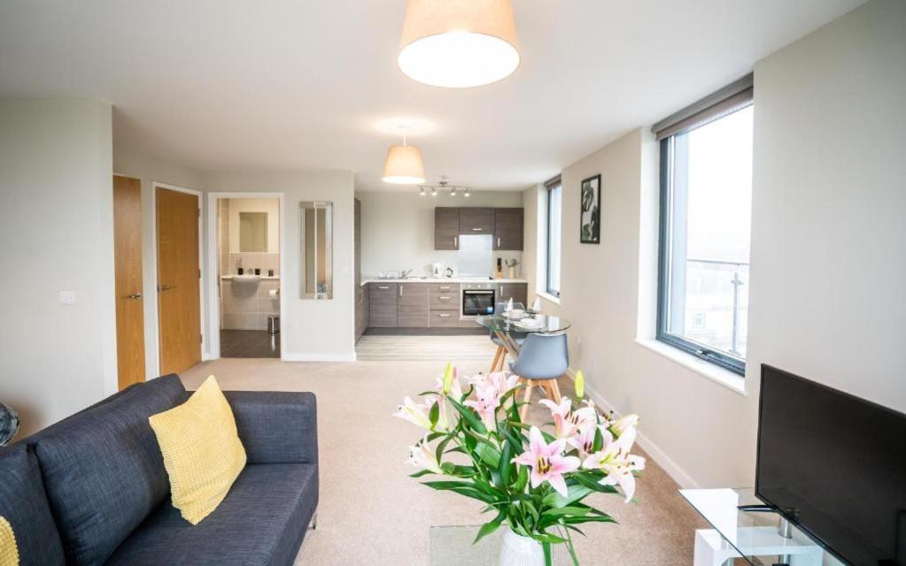 Adelphi Wharf Luxury Apartments Манчестър Екстериор снимка