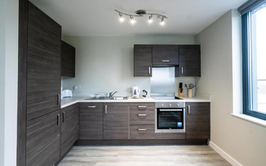 Adelphi Wharf Luxury Apartments Манчестър Екстериор снимка