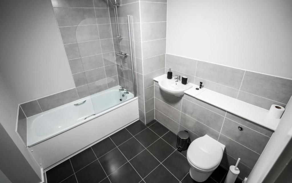 Adelphi Wharf Luxury Apartments Манчестър Екстериор снимка