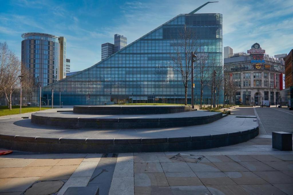 Adelphi Wharf Luxury Apartments Манчестър Екстериор снимка