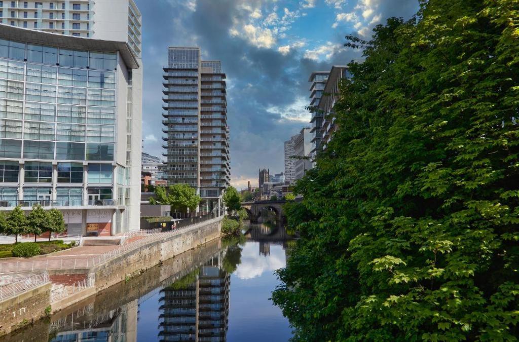 Adelphi Wharf Luxury Apartments Манчестър Екстериор снимка