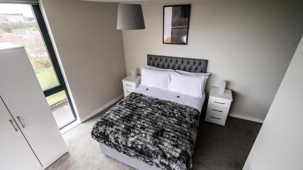 Adelphi Wharf Luxury Apartments Манчестър Екстериор снимка