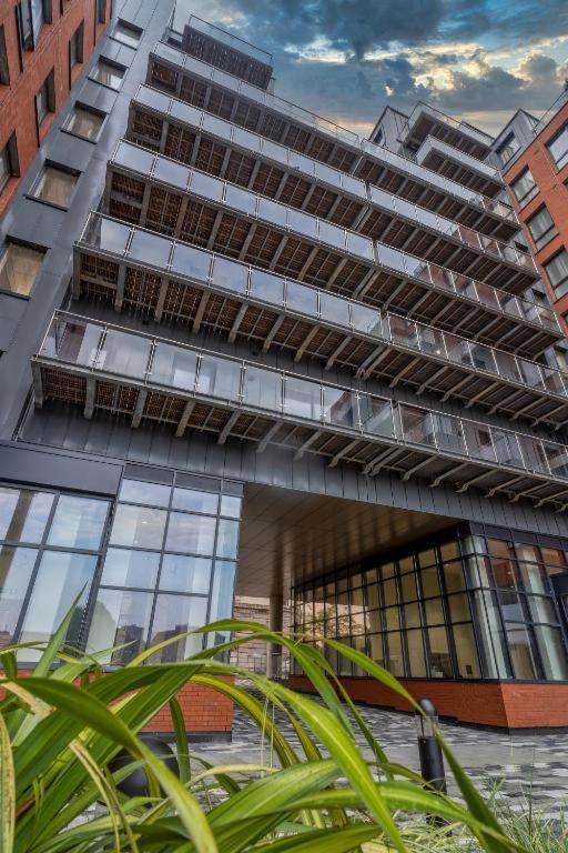 Adelphi Wharf Luxury Apartments Манчестър Екстериор снимка