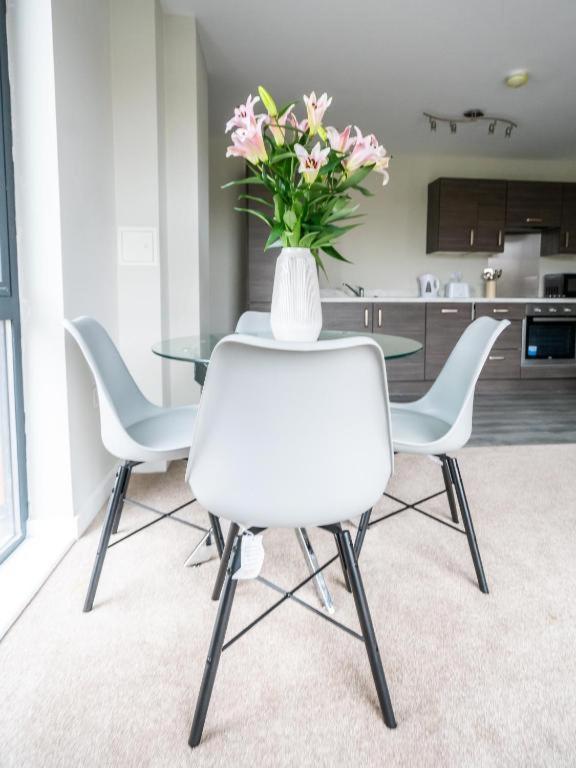 Adelphi Wharf Luxury Apartments Манчестър Екстериор снимка