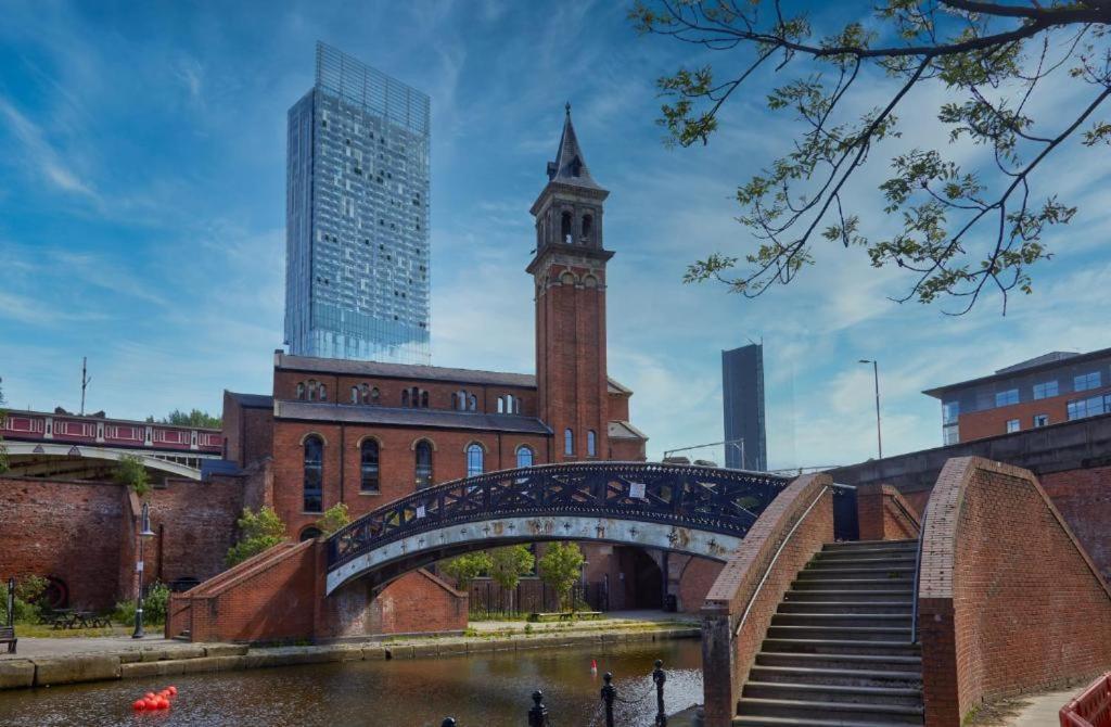Adelphi Wharf Luxury Apartments Манчестър Екстериор снимка