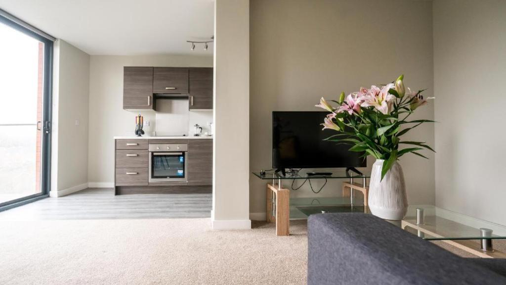 Adelphi Wharf Luxury Apartments Манчестър Екстериор снимка