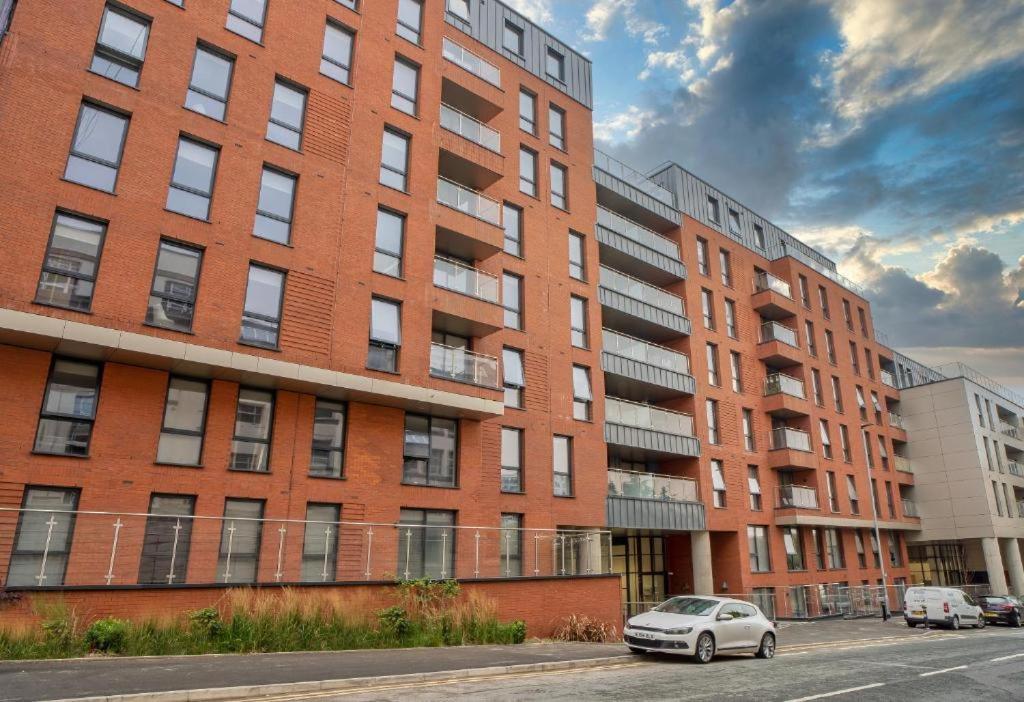 Adelphi Wharf Luxury Apartments Манчестър Екстериор снимка